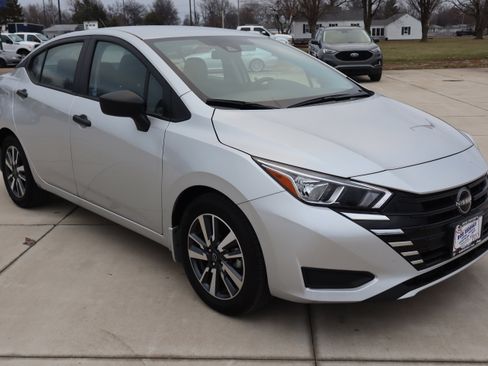 Used 2024 Nissan Versa S w/ S Plus Package image 3