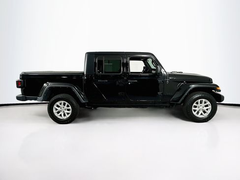Used 2023 Jeep Gladiator Sport AWD/4WD image 4