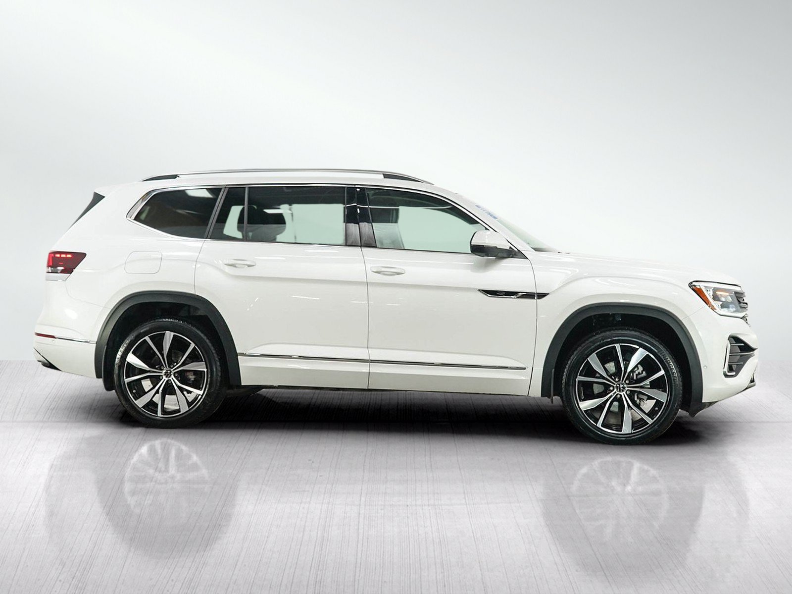Used 2025 Volkswagen Atlas SEL Premium R-Line AWD/4WD image 6