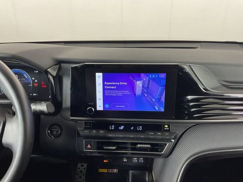 Used 2025 Toyota Camry SE FWD image 13