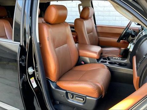 Used 2019 Toyota Sequoia Platinum AWD/4WD image 6