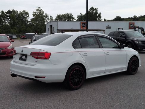 Used 2015 Volkswagen Jetta SE FWD image 3