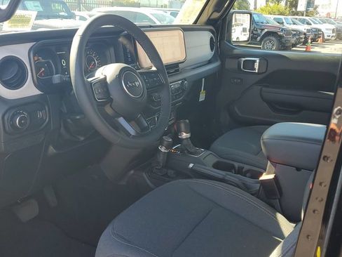 Used 2025 Jeep Wrangler Unlimited Sport AWD/4WD image 19