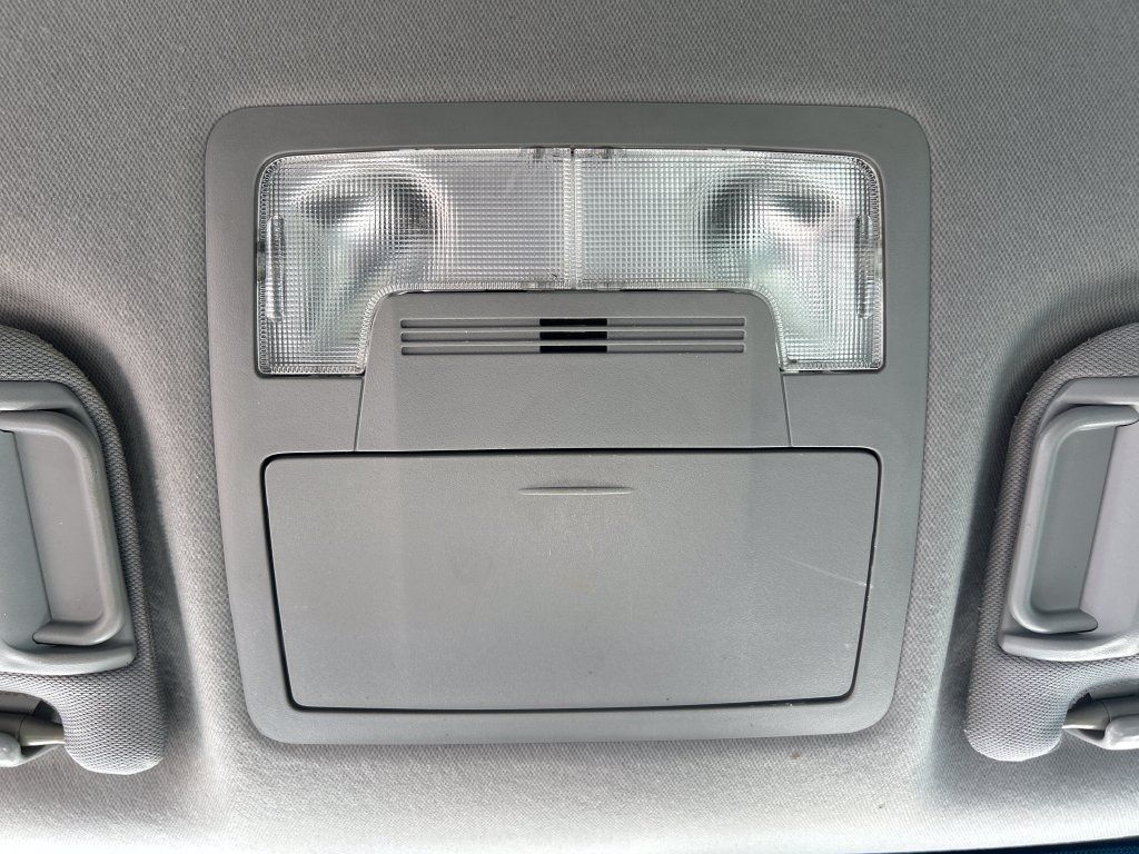 Used 2012 Toyota Camry SE FWD image 16