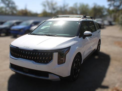New 2026 Kia Carnival EX FWD image 22