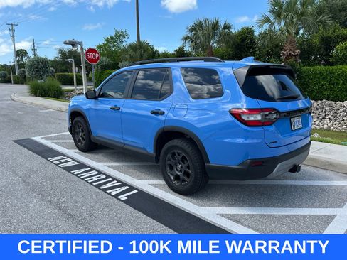 Used 2024 Honda Pilot TrailSport image 3