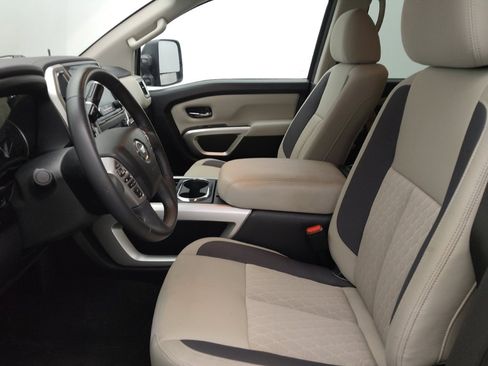 Used 2021 Nissan Titan SV w/ SV Convenience Package AWD/4WD image 17