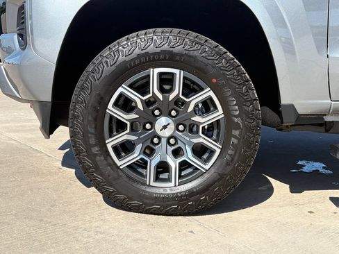 Used 2026 Chevrolet Colorado Z71 AWD/4WD image 33