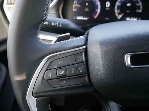 New 2025 Jeep Grand Cherokee Altitude image 34