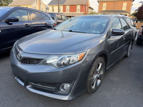 Used 2014 Toyota Camry SE FWD image 1