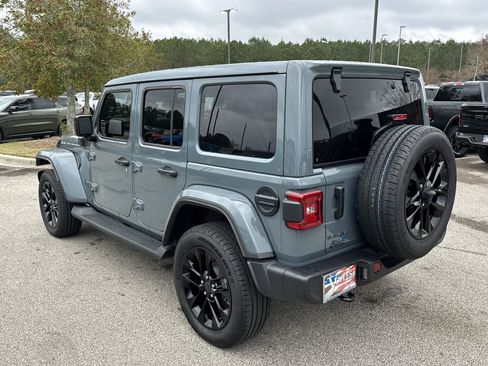 Used 2025 Jeep Wrangler Sahara image 5