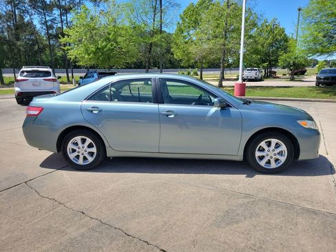 Used 2011 Toyota Camry LE w/ LE Extra-Value Pkg image 8