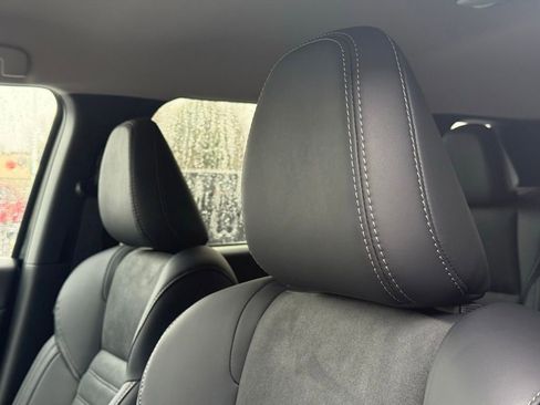 Used 2025 Mitsubishi Outlander SE image 11