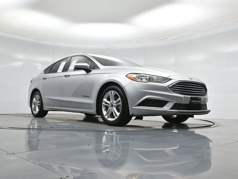 Used 2018 Ford Fusion SE image 44