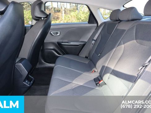 Used 2025 Kia K4 LXS image 17