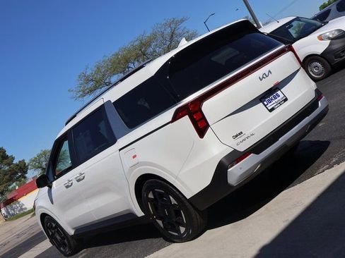 New 2026 Kia Carnival EX FWD image 3