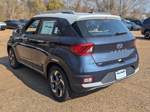 New 2026 Hyundai Venue SEL FWD image 3