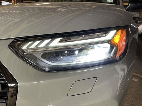 Used 2022 Audi SQ5 Prestige w/ Prestige Package image 9