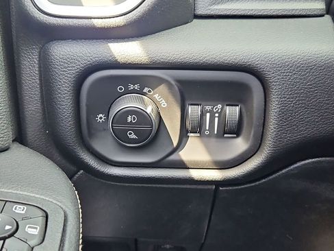New 2026 RAM 2500 Laramie AWD/4WD image 18
