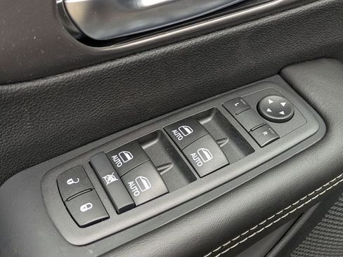 New 2026 Chrysler Pacifica Select FWD image 11
