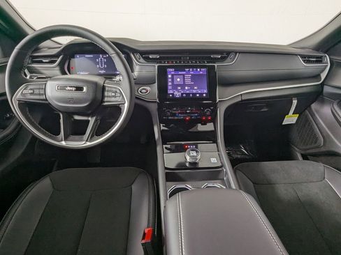 New 2025 Jeep Grand Cherokee L Altitude image 17