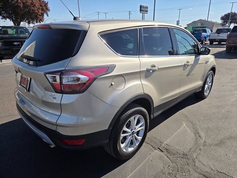 Used 2017 Ford Escape SE AWD/4WD image 3