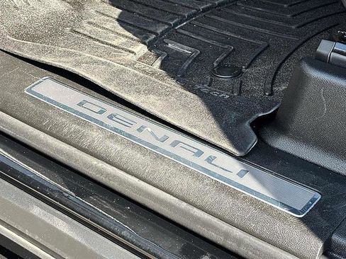 Used 2024 GMC Yukon XL Denali w/ Advanced Technology Package image 16