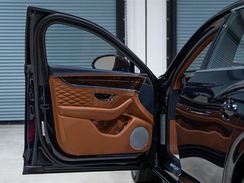 Used 2020 Bentley Flying Spur W12 w/ First Edition Specification AWD/4WD image 25