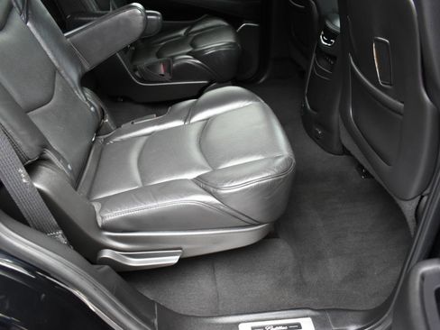 Used 2019 Cadillac Escalade Premium Luxury RWD image 31