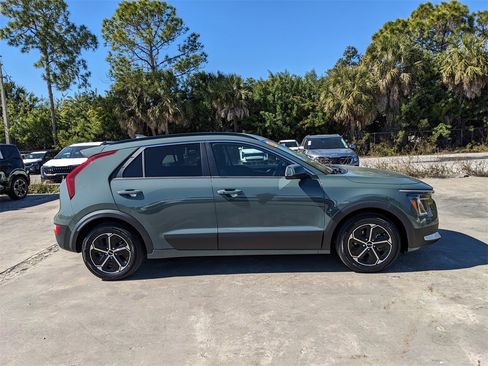 Certified 2023 Kia Niro EX image 10