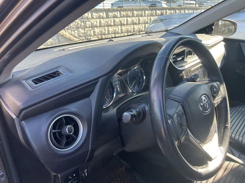 Used 2017 Toyota Corolla SE image 6