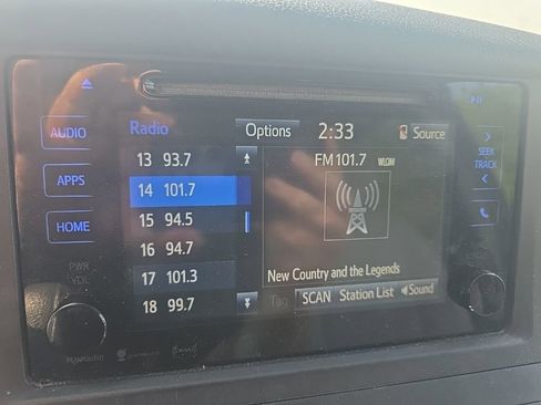 Used 2016 Toyota Sienna LE image 17