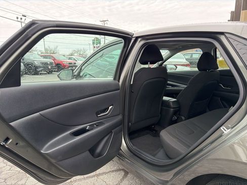 Used 2024 Hyundai Elantra SEL w/ Convenience Package image 35