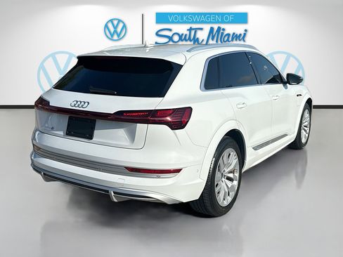 Used 2023 Audi e-tron S Premium Plus image 7