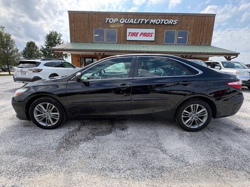 Used 2015 Toyota Camry SE w/ Moonroof Package FWD image 1