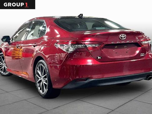 Used 2021 Toyota Camry XLE image 12