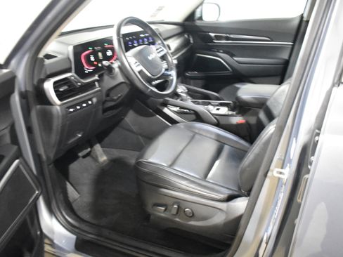Used 2025 Kia Telluride S image 24