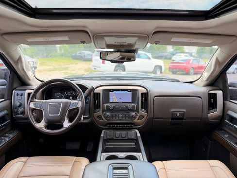Used 2019 GMC Sierra 2500 Denali w/ Duramax Plus Package AWD/4WD image 32