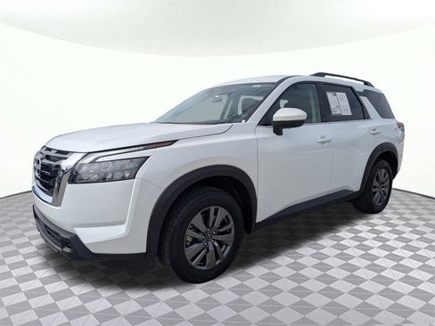 Used 2025 Nissan Pathfinder SV image 7