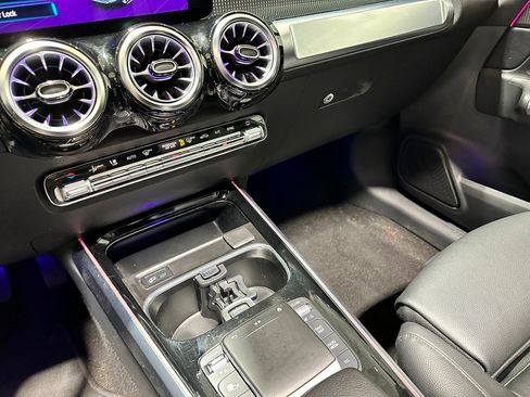 Used 2022 Mercedes-Benz GLB 250 4MATIC image 24