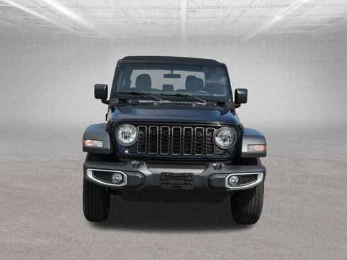 Used 2024 Jeep Gladiator Sport AWD/4WD image 2