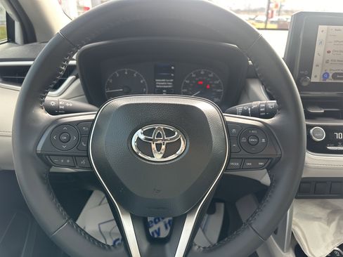 Used 2025 Toyota Corolla Cross LE image 12