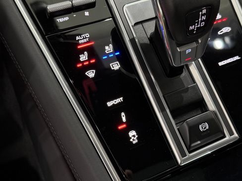 Certified 2023 Porsche Panamera 4 Platinum Edition AWD/4WD image 41