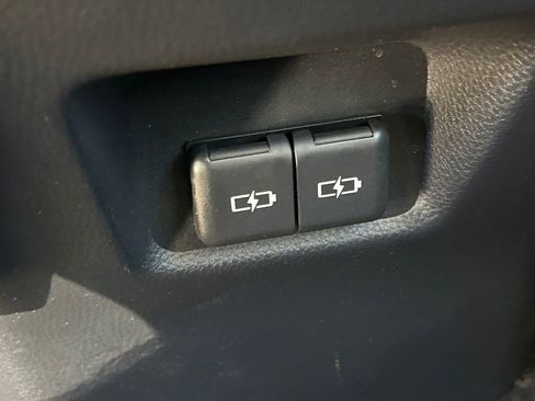 Used 2025 Toyota RAV4 XLE image 21