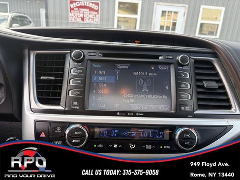 Used 2019 Toyota Highlander Limited Platinum AWD/4WD image 16