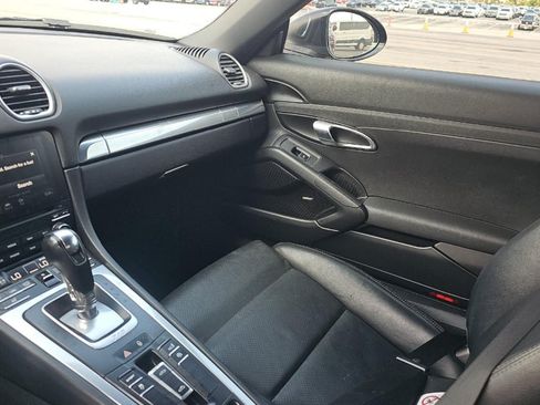 Used 2017 Porsche 718 Boxster RWD image 6
