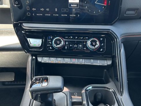 Used 2025 GMC Sierra 1500 AT4 w/ Technology Package AWD/4WD image 19