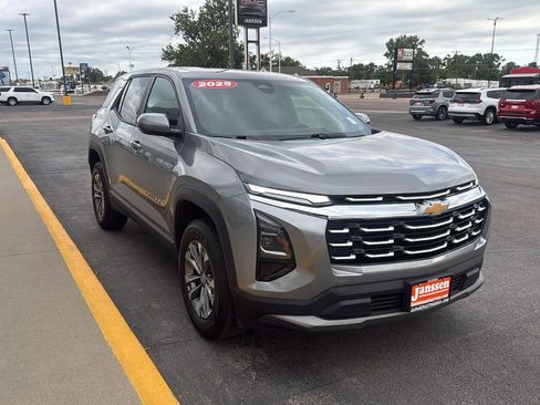 Used 2025 Chevrolet Equinox LT AWD/4WD image 10