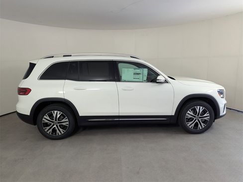 New 2026 Mercedes-Benz GLB 250 image 3