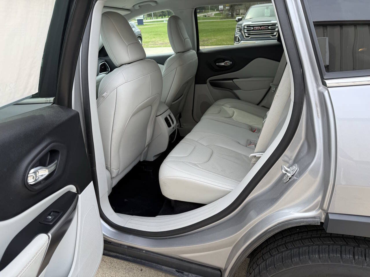 Used 2022 Jeep Cherokee Latitude Lux AWD/4WD image 6